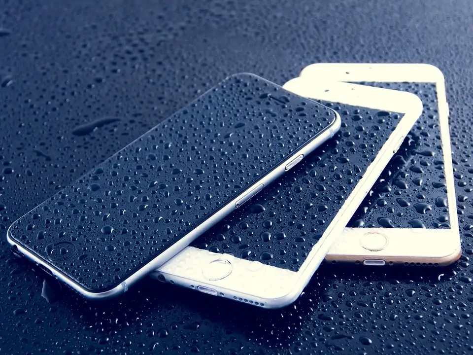 濡れたiPhoneが黒い画面を引き起こします