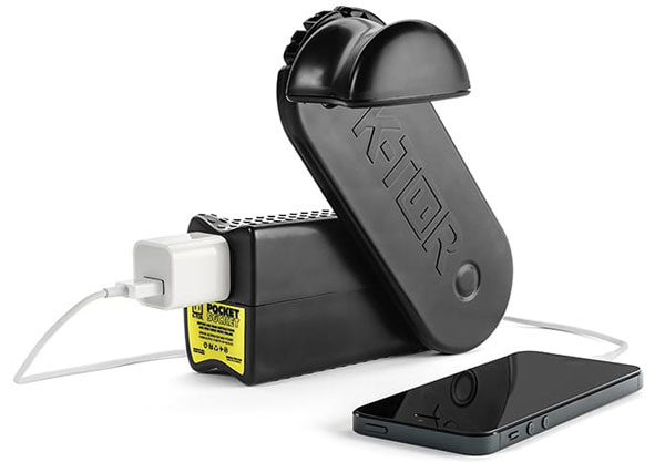 ハンドクランクチャージャーを使用してiPhoneを充電します