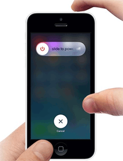 ウェットiPhoneから電源を入れます
