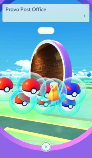 ポークボールを手に入れるためにポケットストップをスピンします